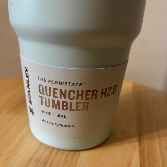 Stanley light green The Quencher H2.0 20 oz tumbler insulated cup NWT - Picture 4 of 7